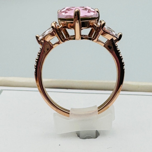 Pink 🩷 Heart Center stone w/Cubic zirconia-Rose Gold Band-sz 8- prom- spring - Picture 4 of 9